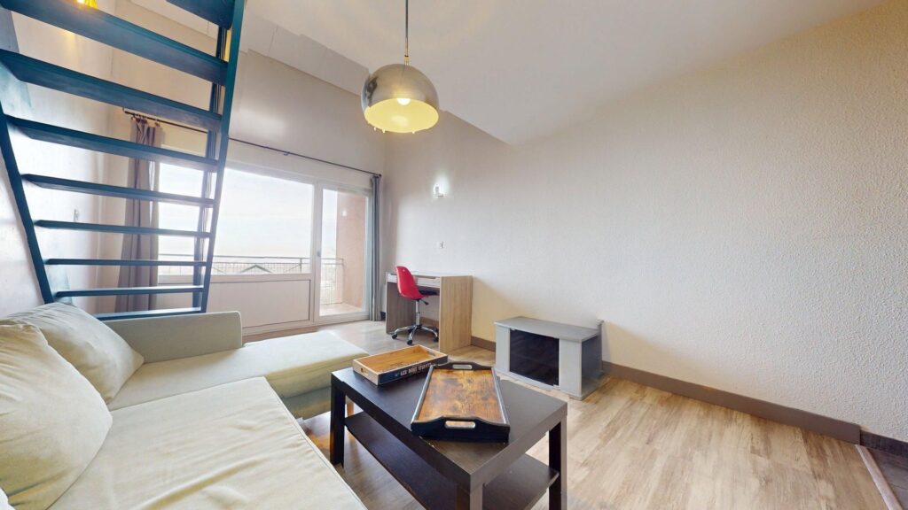 T2 DUPLEX – DERNIER ÉTAGE – CALME ABSOLU – VUE DÉGAGÉE – PARKING