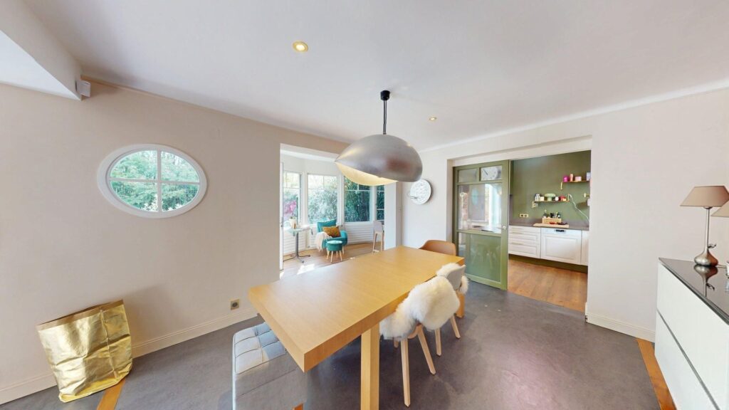 Maison À Vendre contemporaine rénovée – 5 min à pied du métro Roseraie– 152 m²