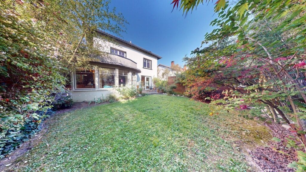 Maison À Vendre contemporaine rénovée – 5 min à pied du métro Roseraie– 152 m²