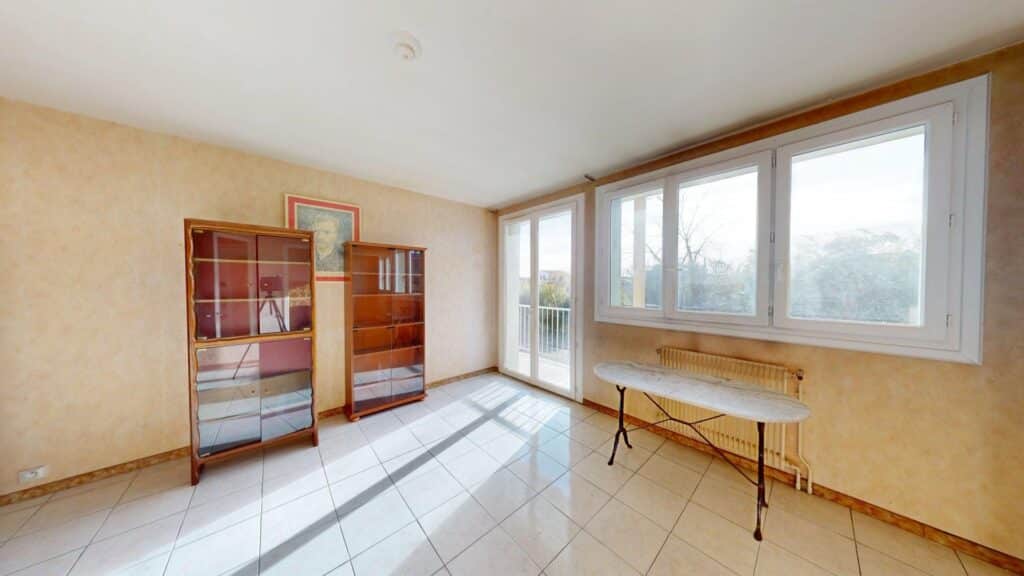 À vendre T3 de 73 m² avec balcons – Beau potentiel à exploiter