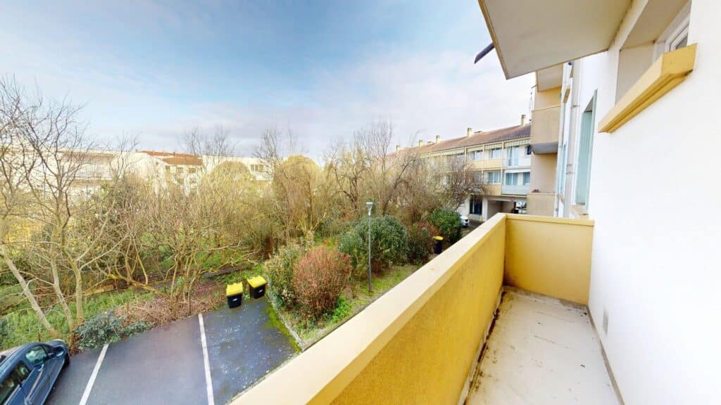 À vendre T3 de 73 m² avec balcons – Beau potentiel à exploiter