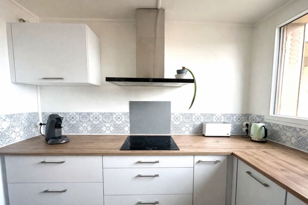 Appartement À Vendre T3 aux allées de Barcelone au 4 ème étage avec ascenseur