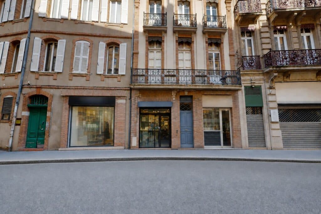 EXCLUSIVITÉ – MURS COMMERCIAUX À VENDRE AVEC SOUS/SOL HYPER CENTRE TOULOUSE + CAVE