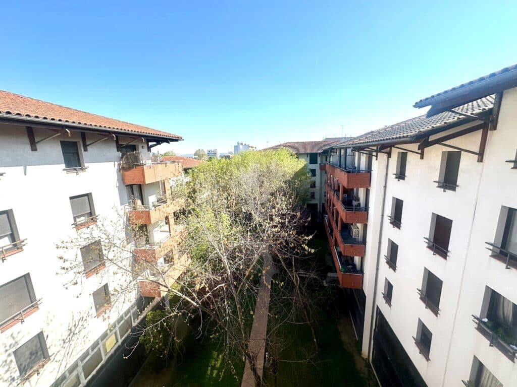 TOULOUSE JOLIMONT APPT T1 bis de 35 M² AVEC PARKING EN SOUS-SOL VENDU LIBRE