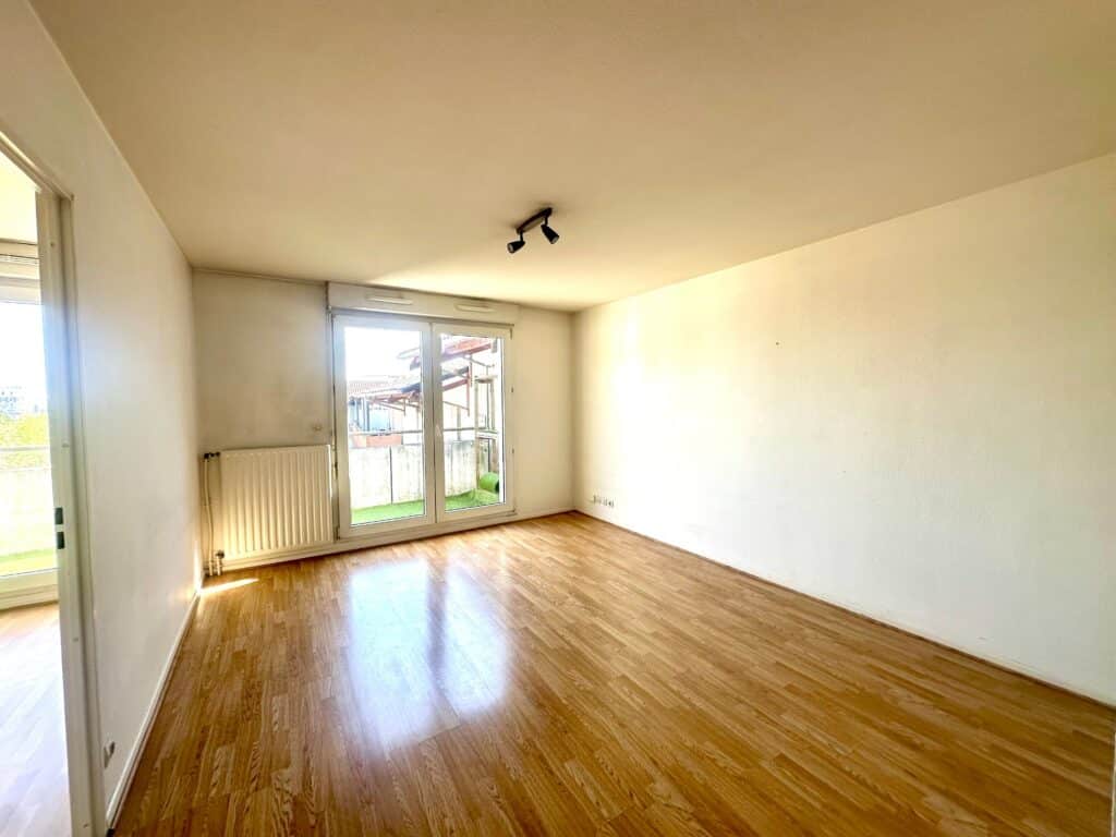 TOULOUSE JOLIMONT APPT T1 bis de 35 M² AVEC PARKING EN SOUS-SOL VENDU LIBRE