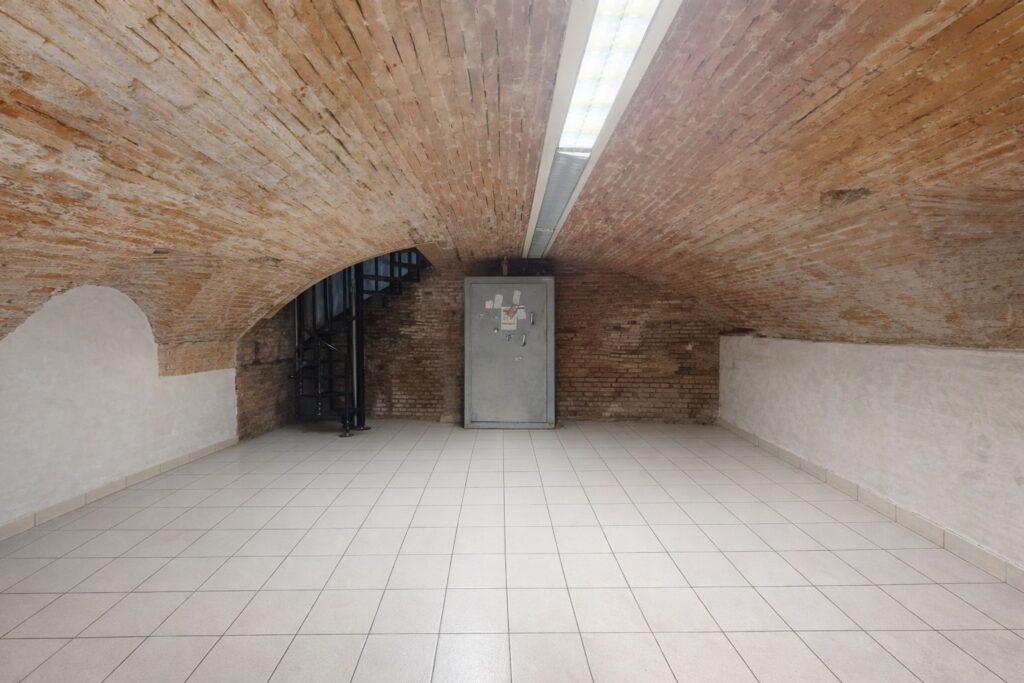 EXCLUSIVITÉ – MURS COMMERCIAUX À VENDRE AVEC SOUS/SOL HYPER CENTRE TOULOUSE + CAVE