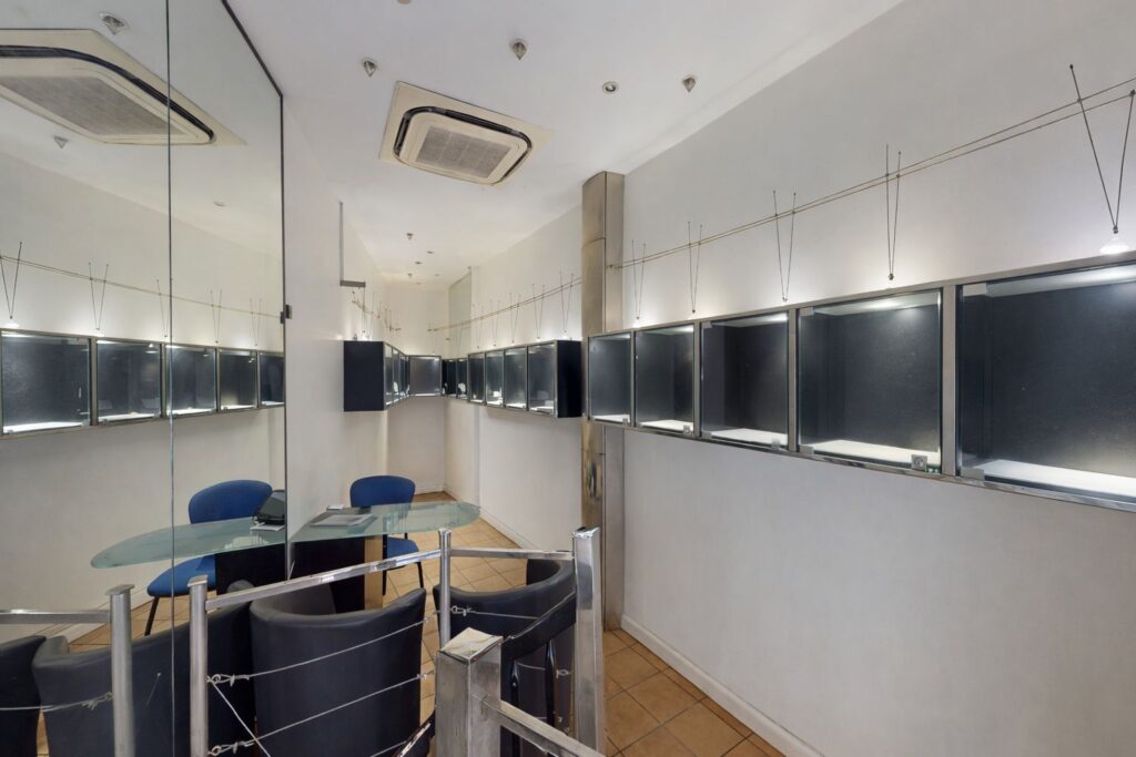 EXCLUSIVITÉ – MURS COMMERCIAUX À VENDRE AVEC SOUS/SOL HYPER CENTRE TOULOUSE + CAVE