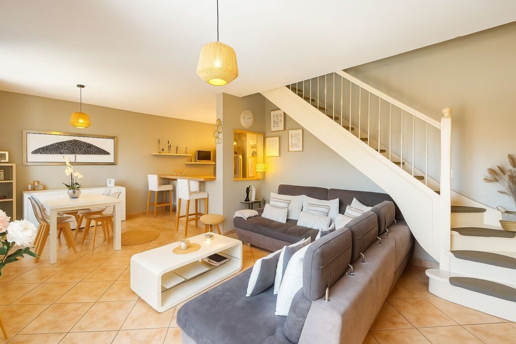 SUD CROIX DE PIERRE LYCEE GALLIENI Maison T6 avec studio attenant, garage jardin et piscine