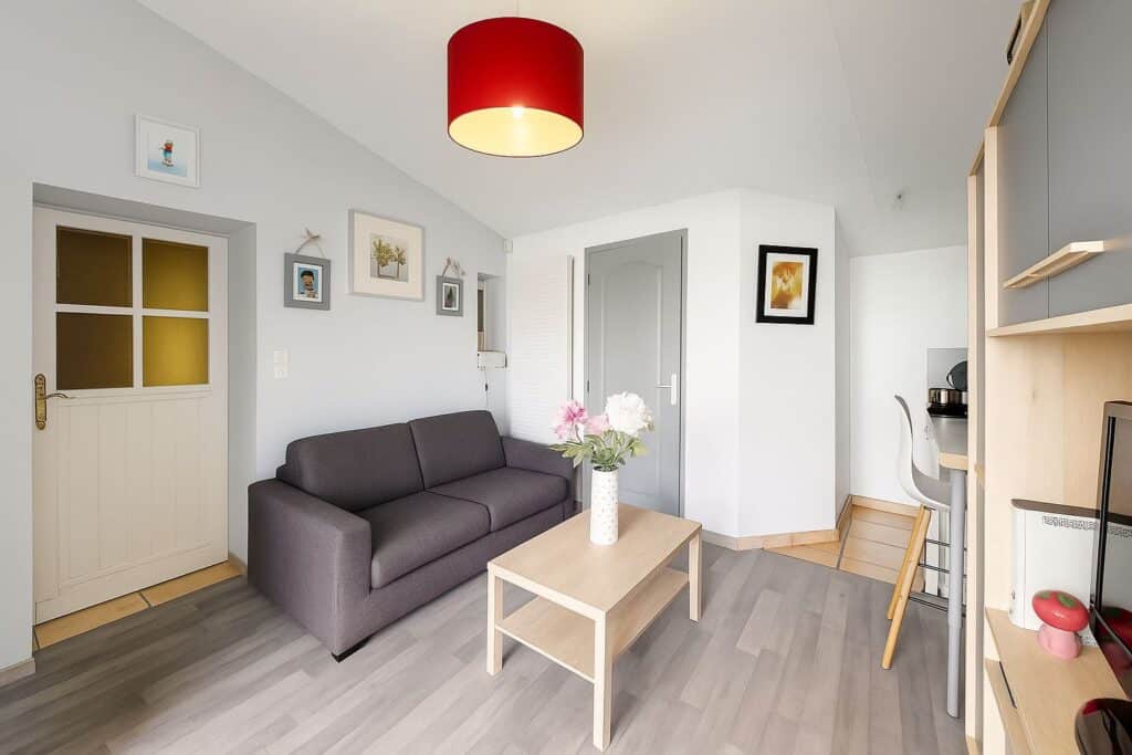 SUD CROIX DE PIERRE LYCEE GALLIENI Maison T6 avec studio attenant, garage jardin et piscine
