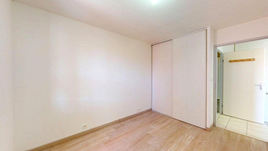 T3 lumineux avec terrasse et 2 parkings, au calme absolu – Castelginest