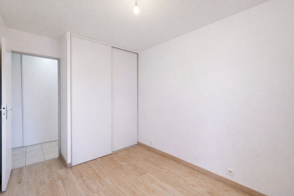 T3 lumineux avec terrasse et 2 parkings, au calme absolu – Castelginest