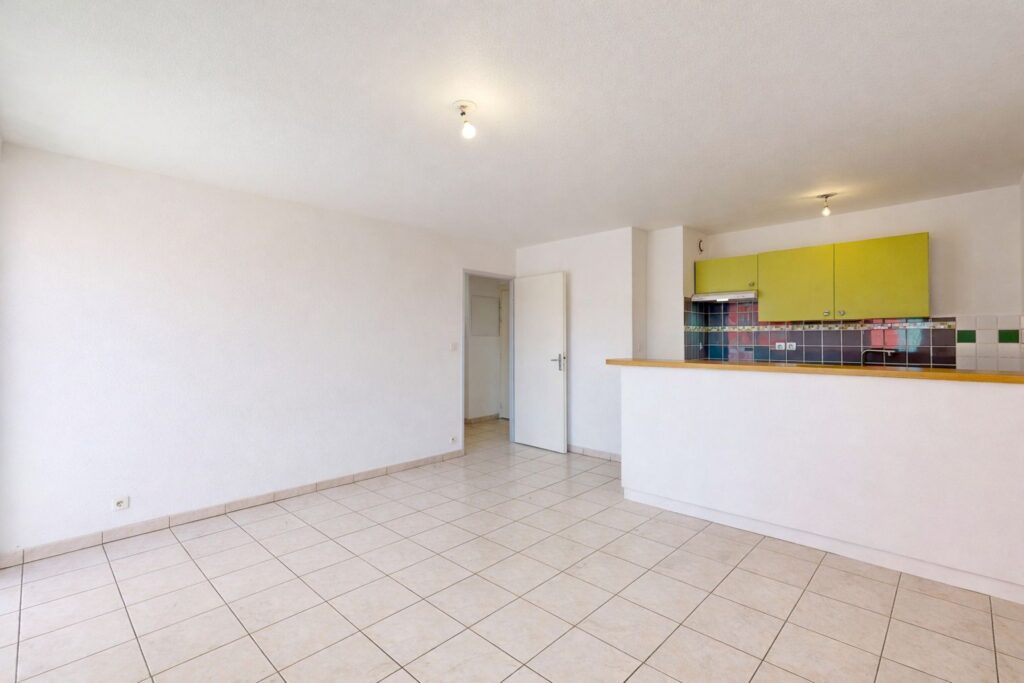 T3 lumineux avec terrasse et 2 parkings, au calme absolu – Castelginest