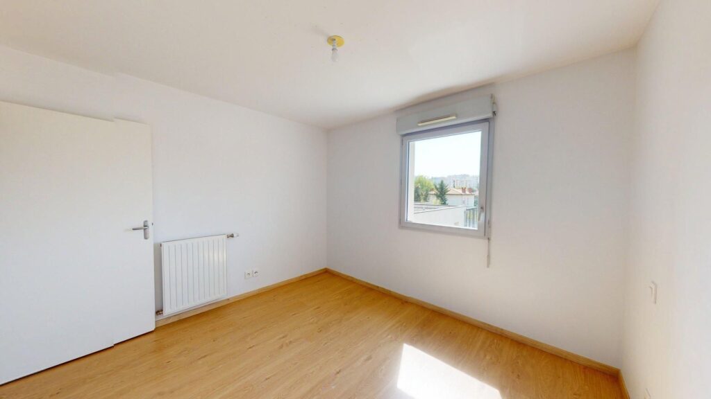 Appartement À Vendre T3 de 65 m² avec ascenseur et place de parking en sous-sol