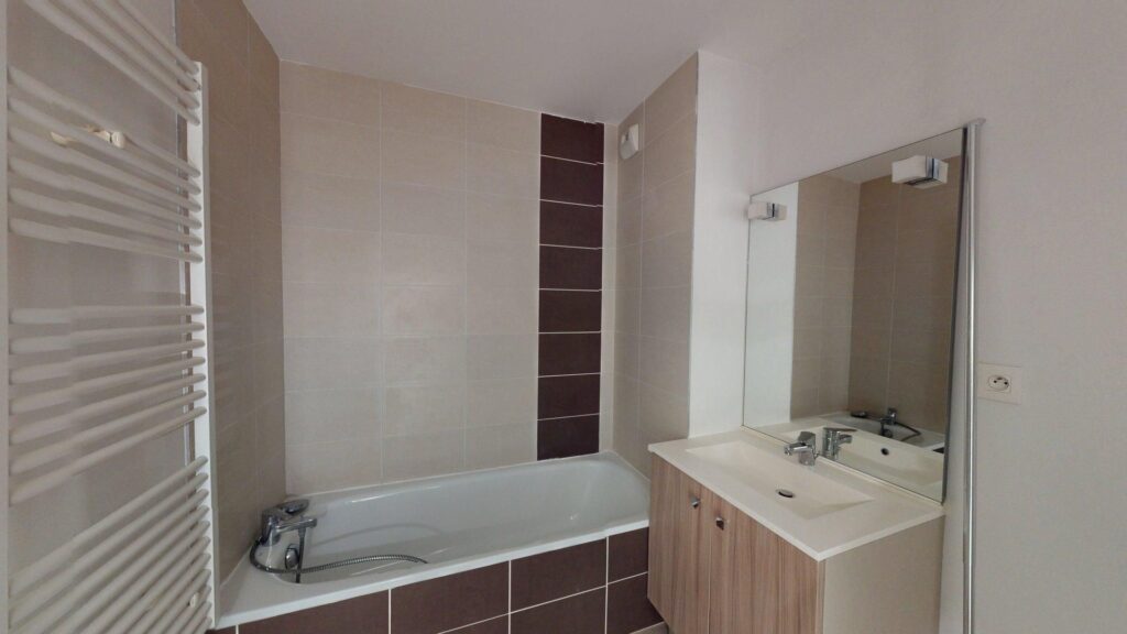 Appartement À Vendre T3 de 65 m² avec ascenseur et place de parking en sous-sol