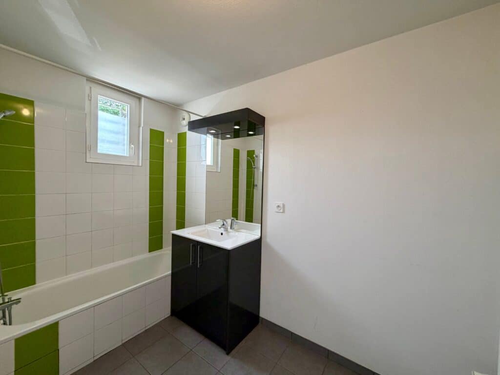 Toulouse, quartier Croix Daurade, appartement T2 de 43 m2 avec parking
